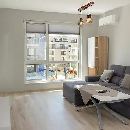 Sunny 1bd Flat In St Constantine & Helena Complex By Flat Mаnаger 아파트