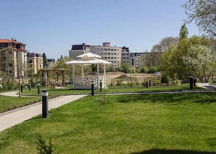 Sunny 1bd Flat In St Constantine & Helena Complex By Flat Mаnаger 아파트 *